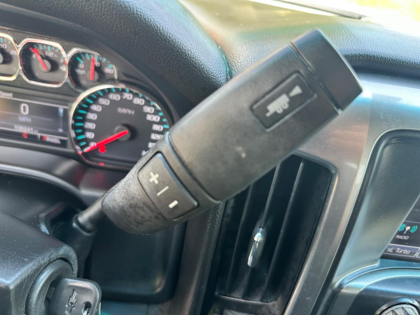 2017 White /Black Chevrolet Silverado 1500 LT (1GCVKREH5HZ) with an 4.3L V6 OHV 12V engine, 6-Speed Automatic transmission, located at 11115 Chardon Rd. , Chardon, OH, 44024, (440) 214-9705, 41.580246, -81.241943 - The 2017 Chevrolet Silverado 1500 LT Double Cab 4WD offers a harmonious fusion of rugged capability and modern convenience, powered by the robust 4.3-liter V6 engine. This engine, known for its reliability and efficiency, provides ample power for a variety of tasks, delivering 285 horsepower and 305 - Photo#22